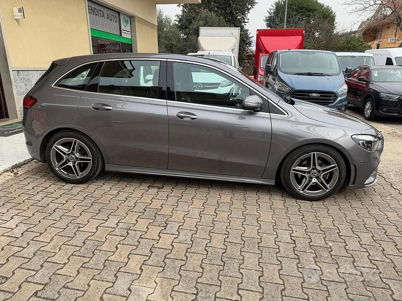 Usata Mercedes B180 AMG Line Premium 115 CV (84 kW) 2024 Grigio Monovolume