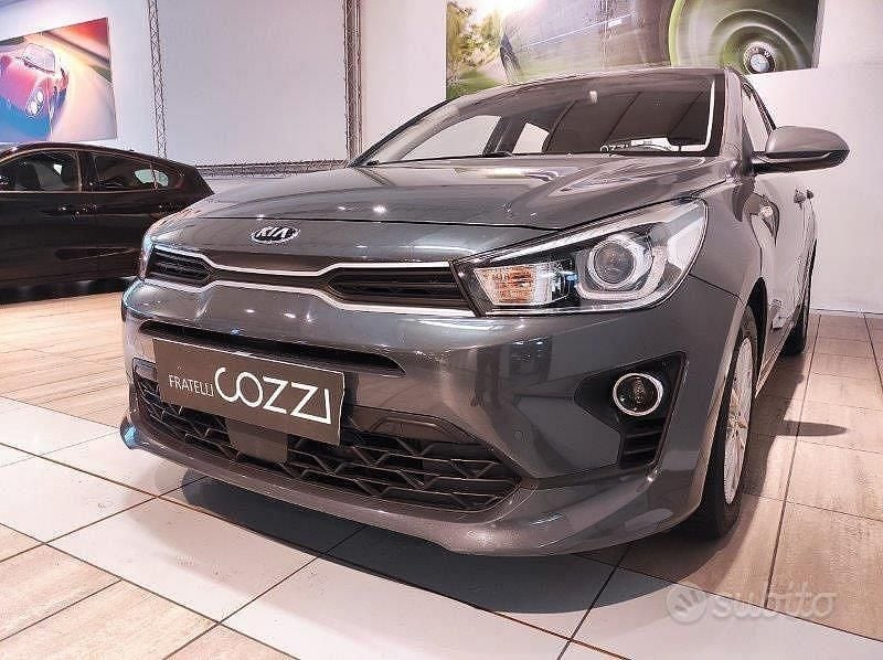 Usata Kia Rio Style 101 CV (74 kW) 2021 Grigio Berlina