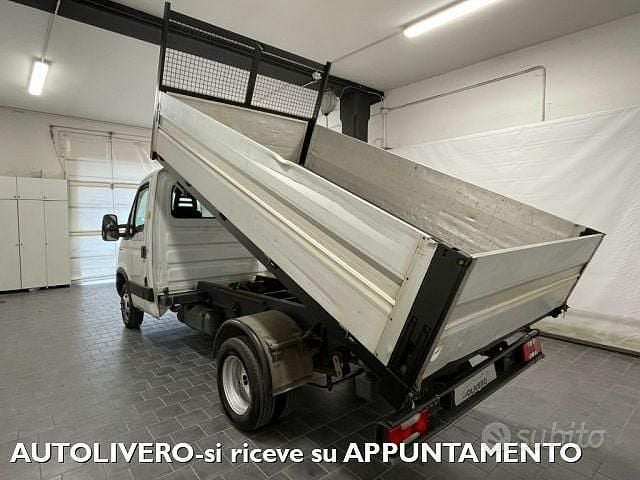 Usata Iveco 35.12 126 CV (92 kW) 2012 Bianco Furgone