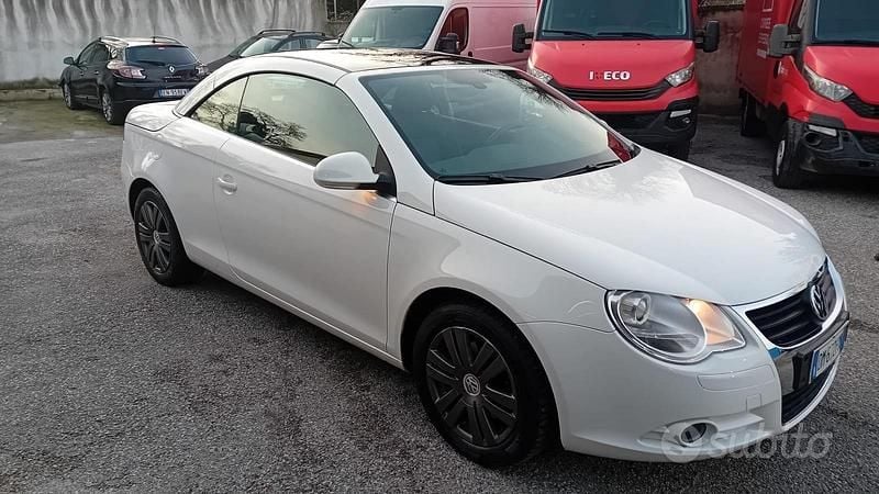 Usata VW Eos 122 CV (89 kW) 2008 Bianco Cabrio
