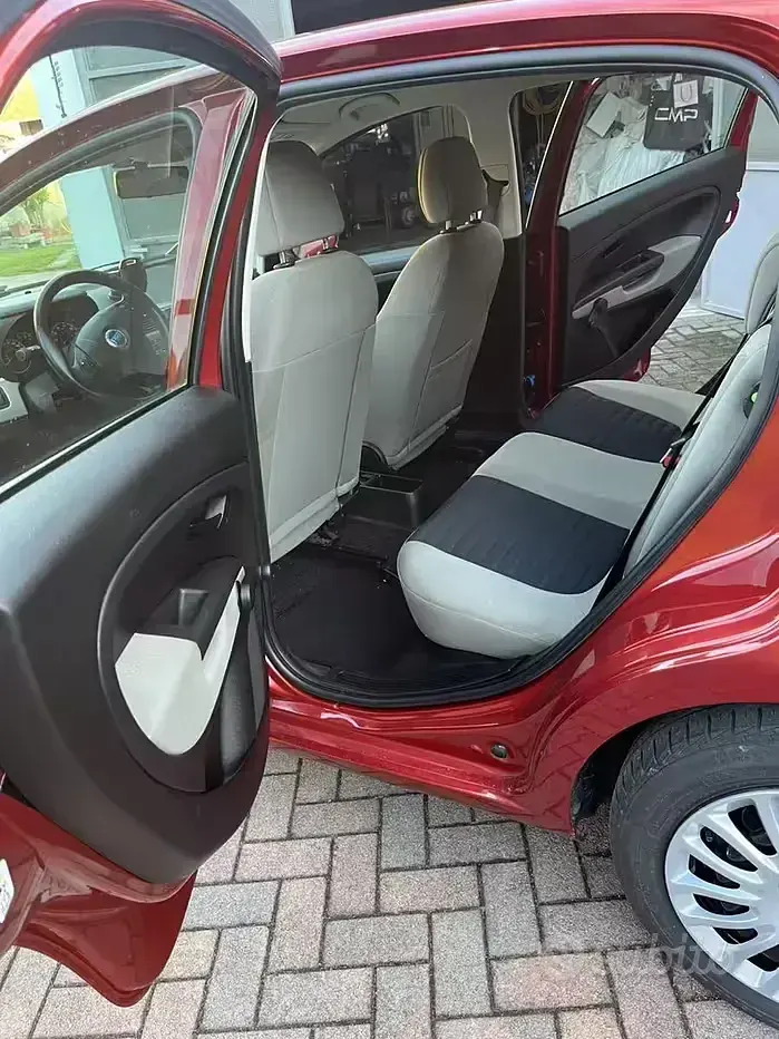 Usata Fiat Grande Punto 65 CV (47 kW) 2006 Rosso Utilitaria