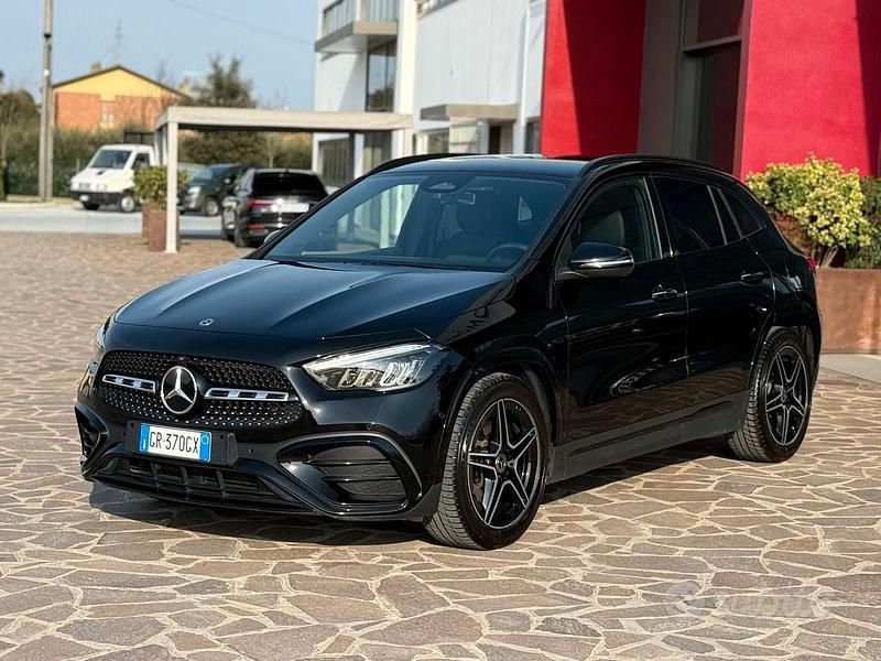 Usata Mercedes GLA200 AMG Line Premium 150 CV (110 kW) 2023 Nero SUV