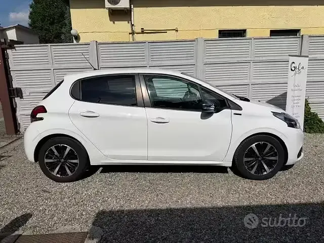 Usata Peugeot 208 Allure 83 CV (61 kW) 2019 Bianco Utilitaria
