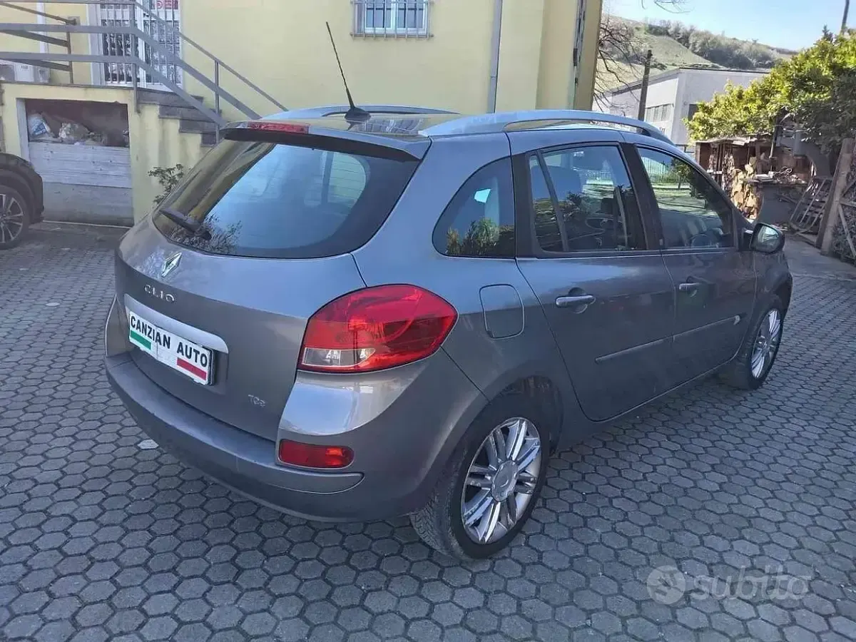 Usata Renault Clio 103 CV (75 kW) 2011 Grigio Station wagon