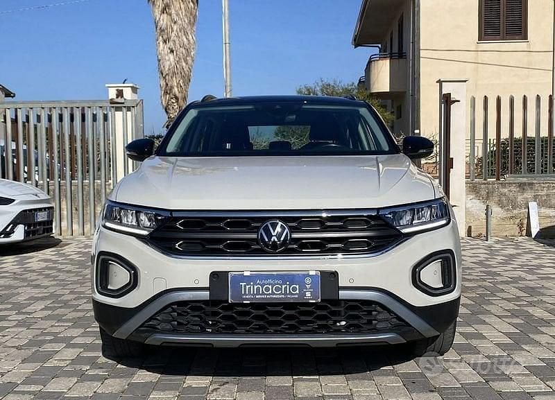 Usata VW T-Roc Life 110 CV (80 kW) 2022 Nero SUV