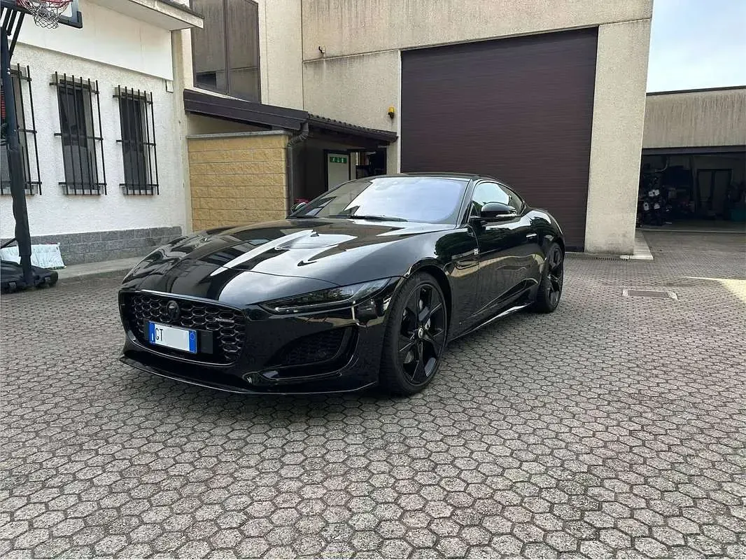 Usata Jaguar F-Type R-Dynamic 300 CV (220 kW) 2024 Nero Coupé