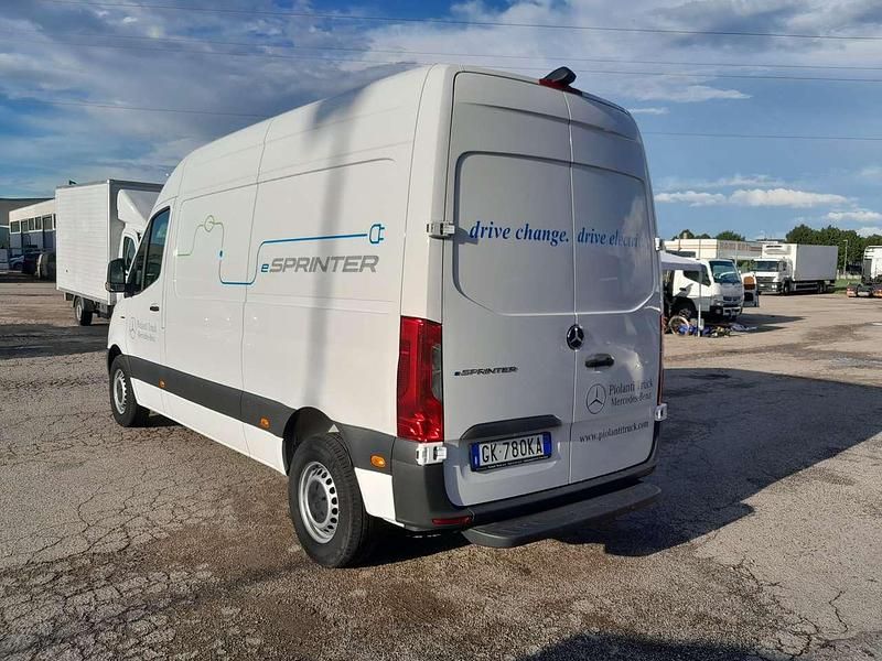 Usata Mercedes E-Sprinter 85 kW (116 CV) 2022 Bianco Furgone