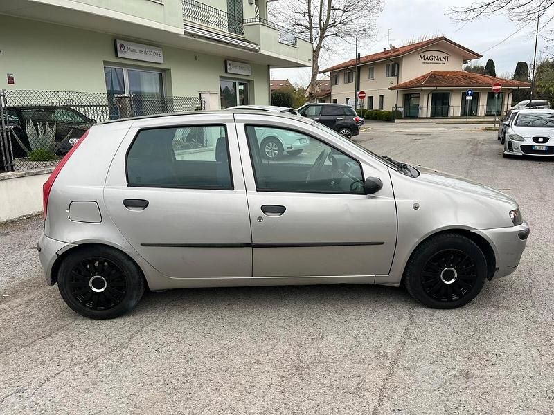 Usata Fiat Punto 59 CV (43 kW) 2001 Grigio Utilitaria