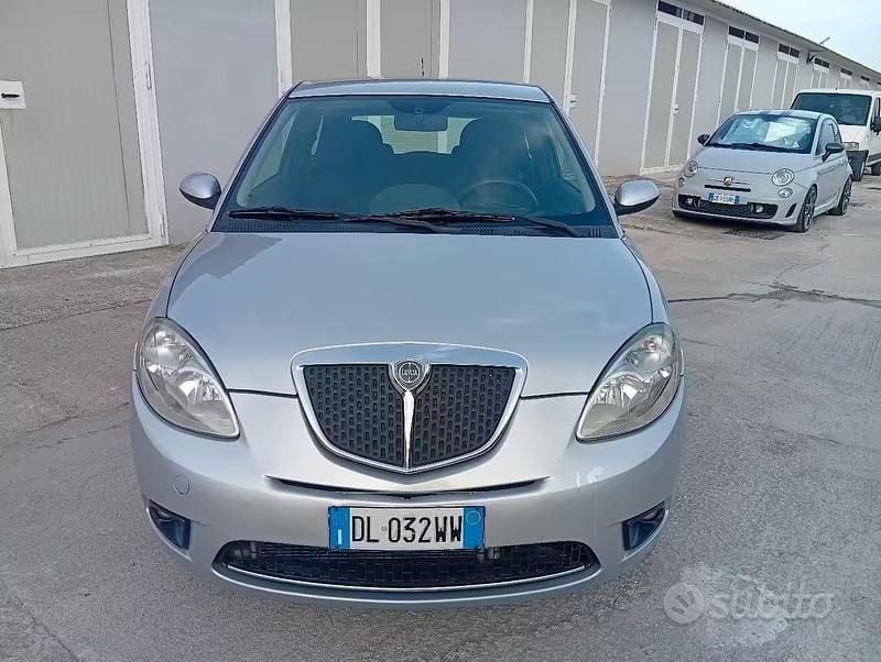 Usata Lancia Ypsilon 75 CV (55 kW) 2007 Grigio Utilitaria