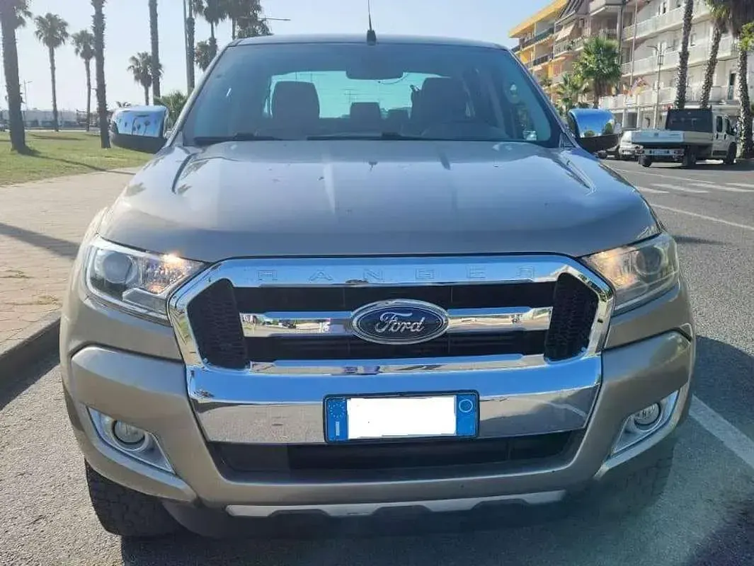Usata Ford Ranger Limited 160 CV (117 kW) 2017 Grigio Pick-up