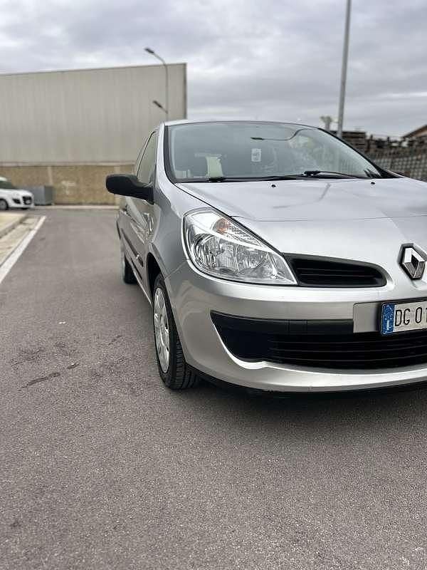 Usata Renault Clio II 75 CV (55 kW) 2007 Berlina