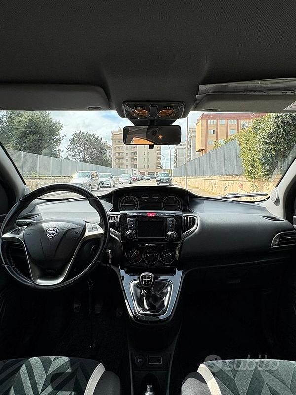 Usata Lancia Ypsilon 95 CV (69 kW) 2017 Nero Utilitaria