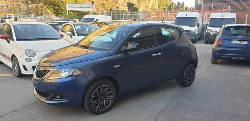 Usata Lancia Ypsilon Gold 69 CV (50 kW) 2023 Blu Utilitaria