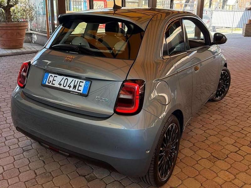 Usata Fiat 500e La Prima 42 kW (58 CV) 2021 Blu/azzurro Utilitaria