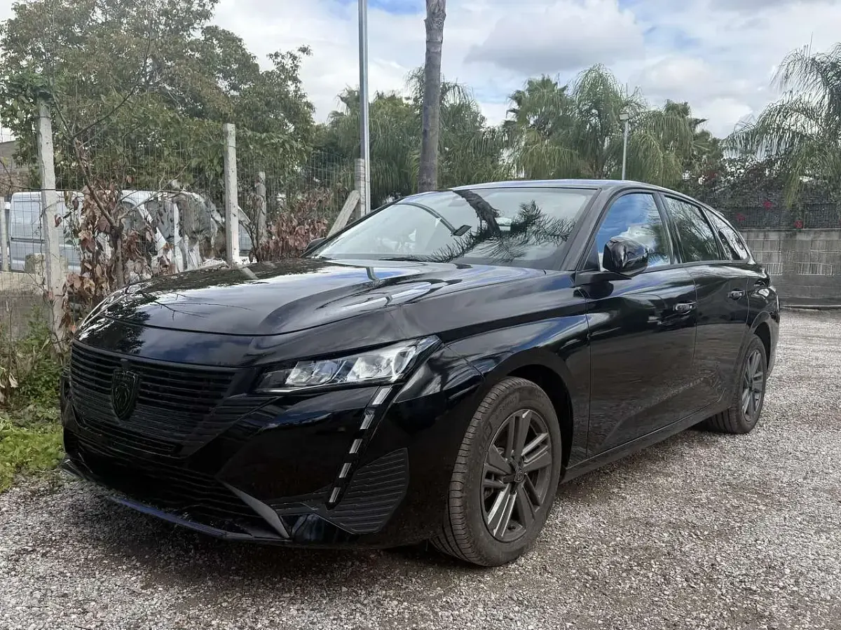 Usata Peugeot 308 SW 131 CV (96 kW) 2024 Nero Station wagon