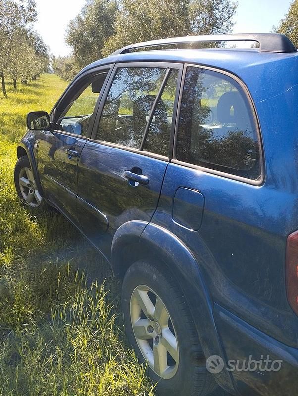 Usata Toyota RAV4 116 CV (85 kW) 2004 Blu SUV