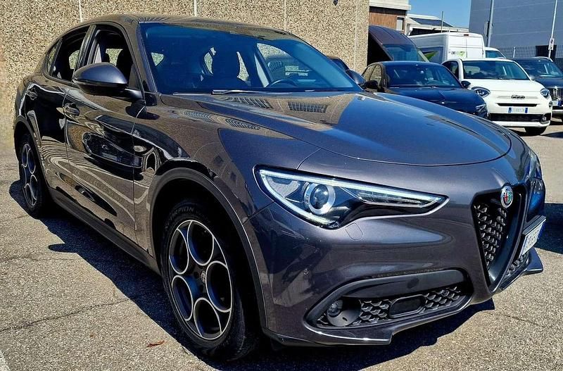 Usata Alfa Romeo Stelvio Sprint 190 CV (139 kW) 2020 Grigio vesuvio SUV