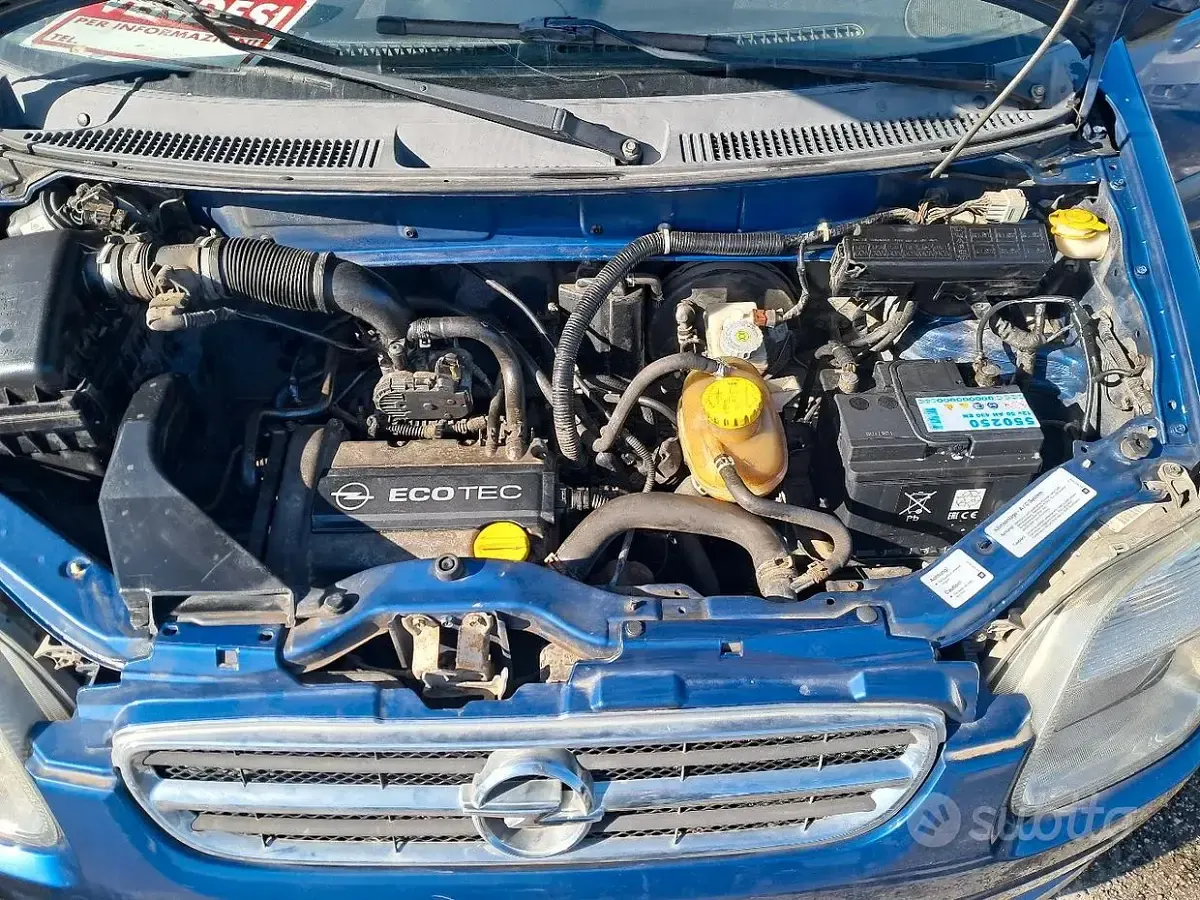 Usata Opel Agila 58 CV (42 kW) 2002 Bluazzurro Monovolume