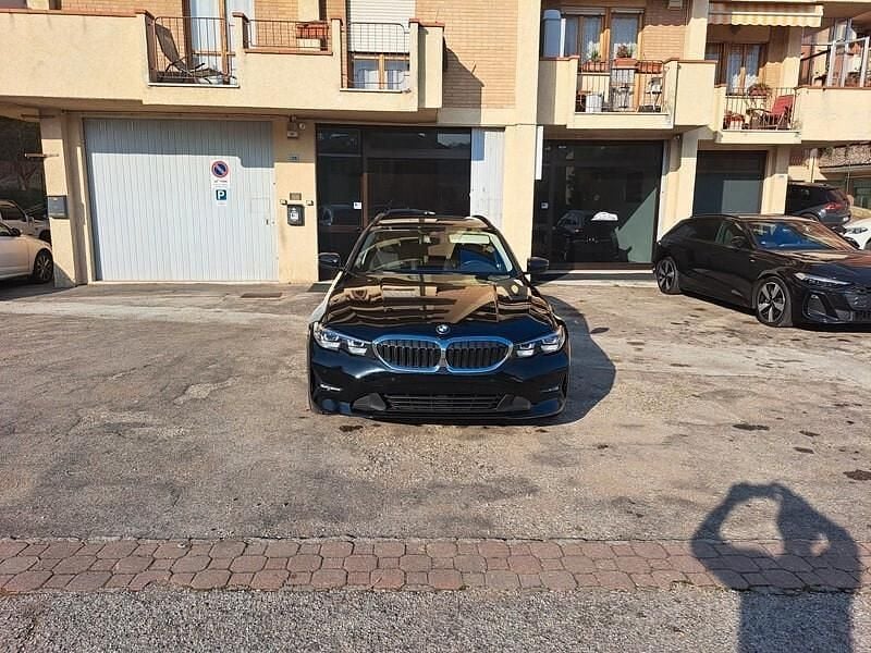 Usata BMW 320e Advantage 190 CV (139 kW) 2022 Nero Station wagon