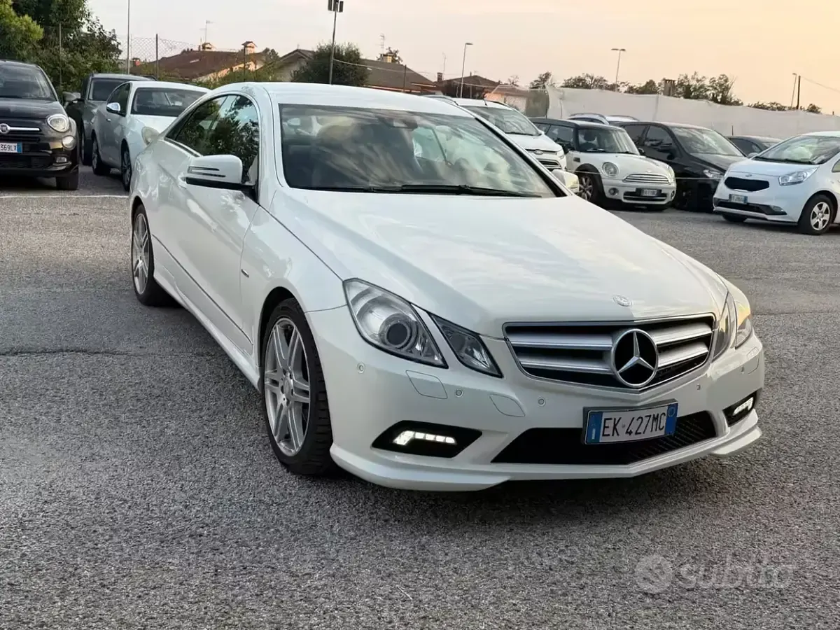 Usata Mercedes E220 Elegance 170 CV (125 kW) 2012 Bianco Berlina