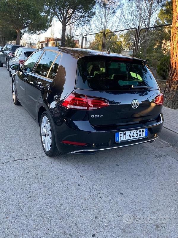 Usata VW Golf VII 110 CV (80 kW) 2018 Nero Utilitaria