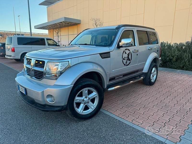 Usata Dodge Nitro 177 CV (130 kW) 2007 Grigio SUV