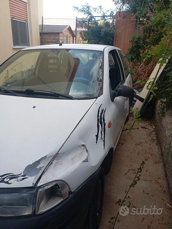 Bianco Usata 1998 Fiat Punto Due volumi | 300 € (Super prezzo) - Immagine 1/2
