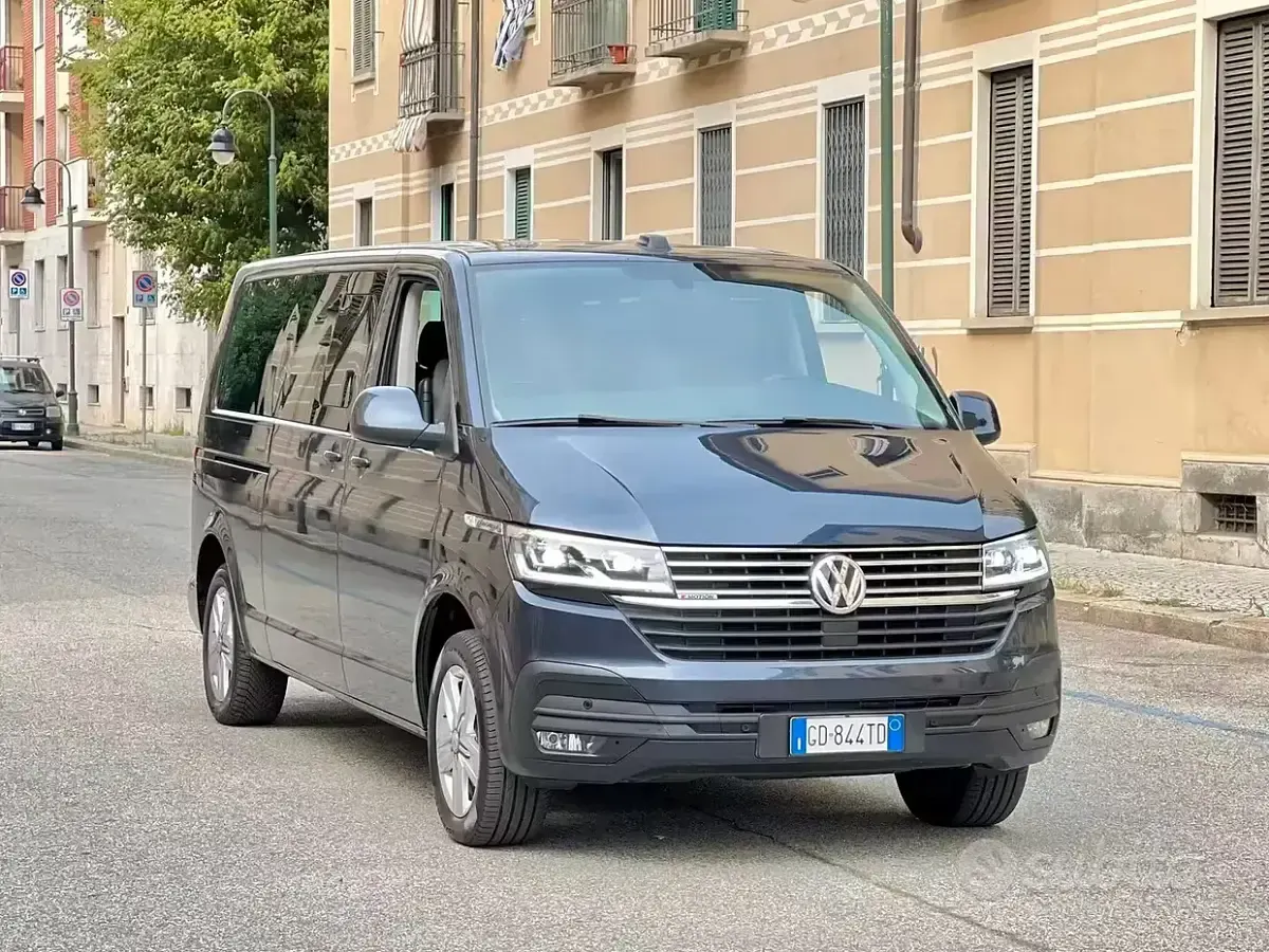 Usata VW Caravelle 199 CV (146 kW) 2020 Grigio Furgone