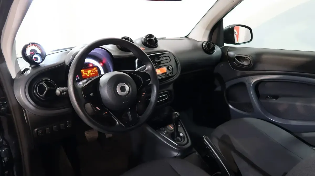 Usata Smart ForTwo Electric Drive Pure 60 kW (82 CV) 2021 Nero Cabrio