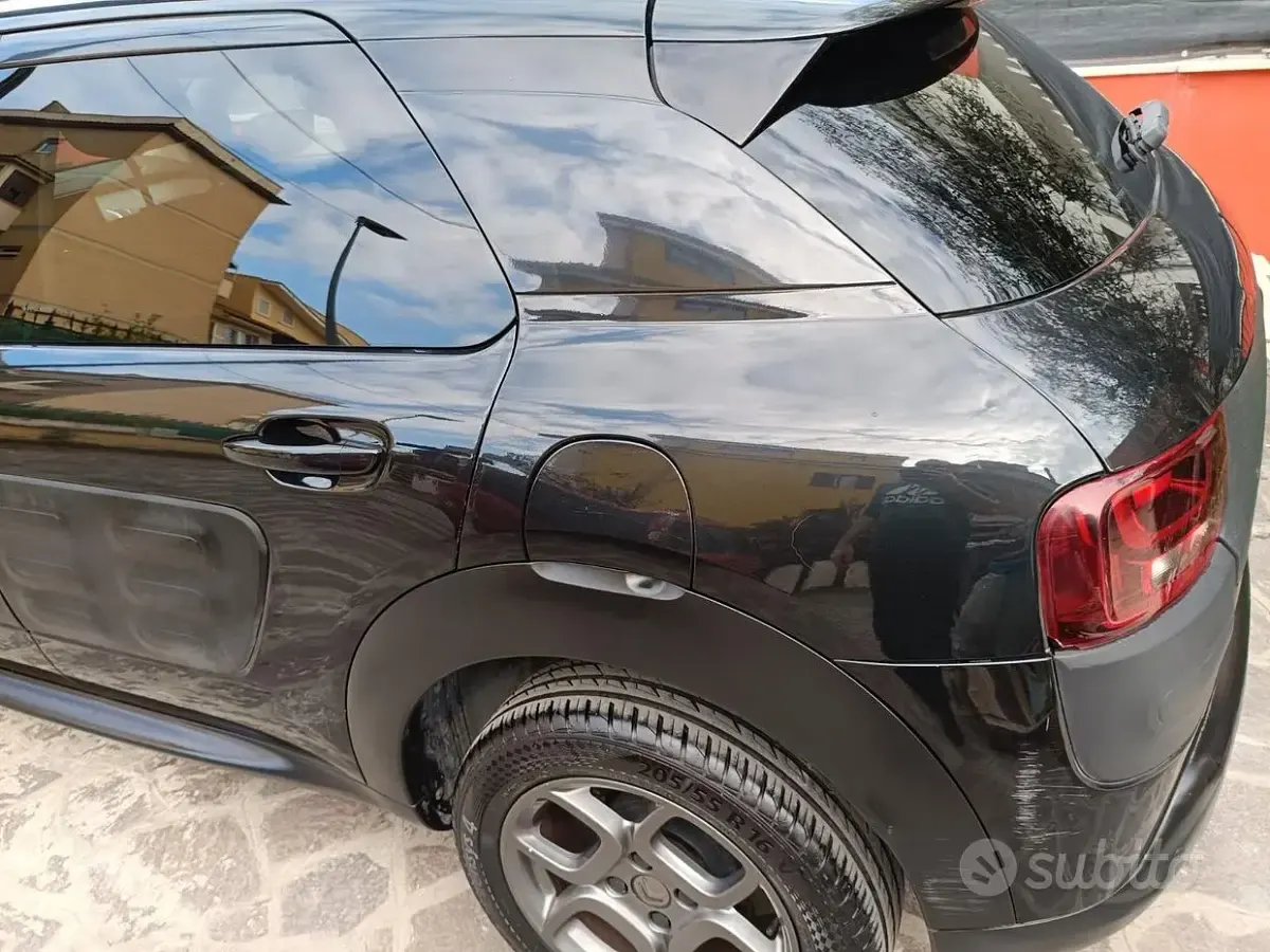 Usata Citroën C4 Cactus 99 CV (72 kW) 2015 Nero Utilitaria