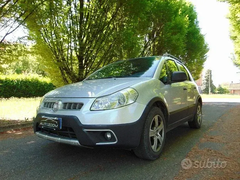 Begagnad Fiat Sedici Dynamic 120 HK (88 kW) 2011 Silver SUV