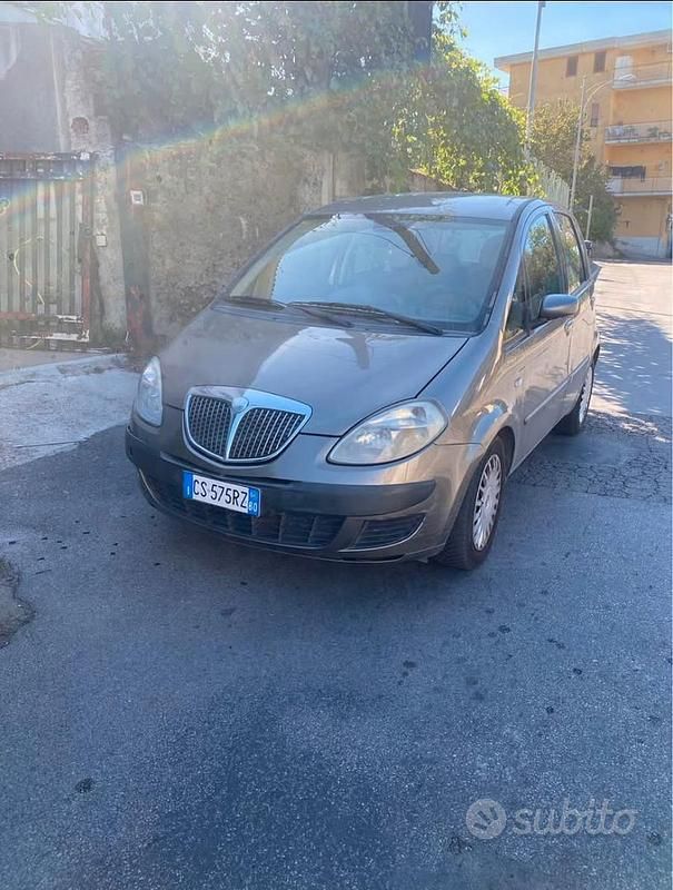 Marrone Usata 2004 Lancia Musa Monovolume | 2000 € - Immagine 1/4