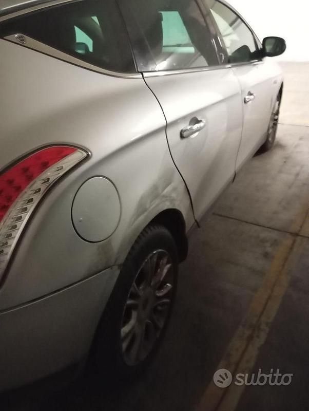 Usata Lancia Delta 120 CV (88 kW) 2011 Grigio Utilitaria