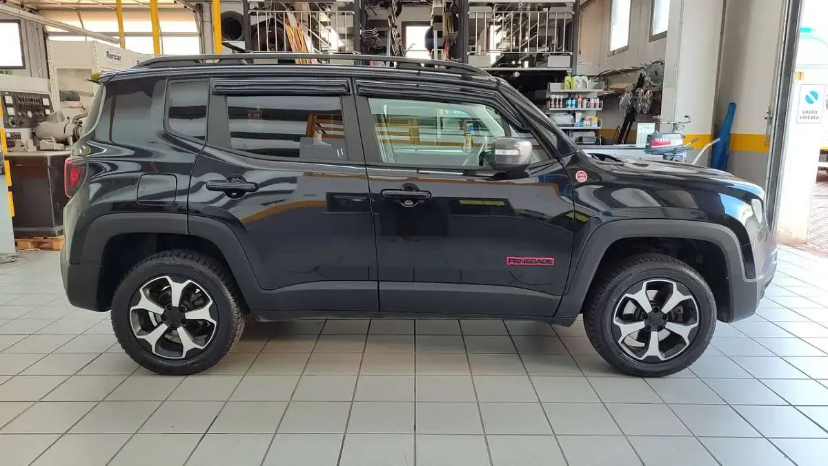Usata Jeep Renegade Trailhawk 170 CV (125 kW) 2019 Nero SUV