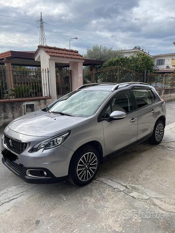 Usata Peugeot 2008 Active 99 CV (72 kW) 2018 Grigio SUV