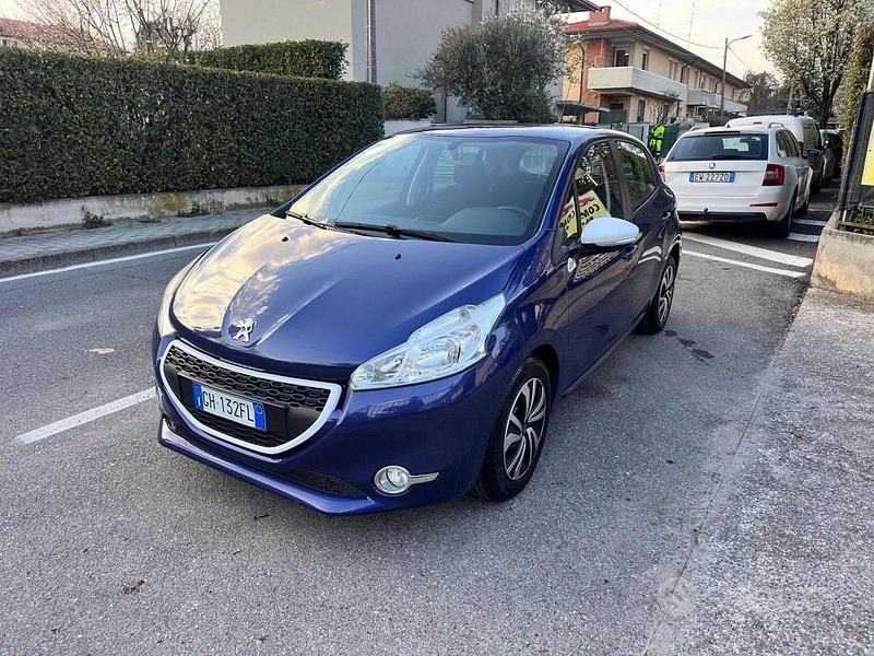 Usata Peugeot 208 68 CV (50 kW) 2014 Blu Utilitaria