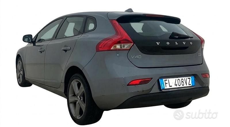 Usata Volvo V40 Momentum 120 CV (88 kW) 2017 Grigio Berlina