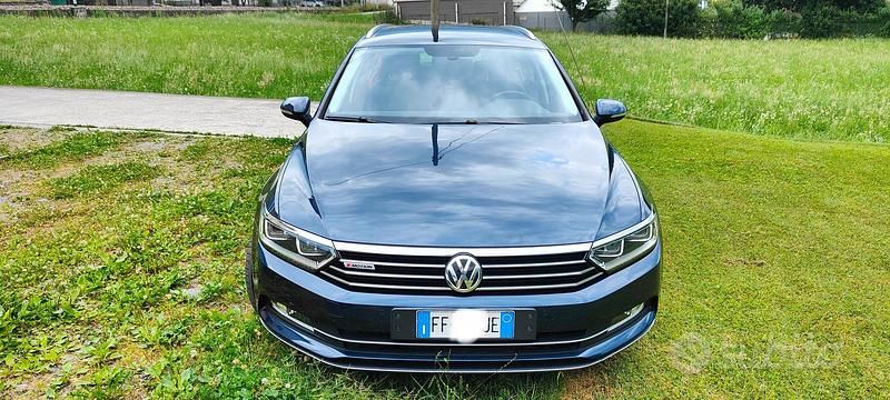 Usata VW Passat Highline 240 CV (176 kW) 2016 Blu Station wagon