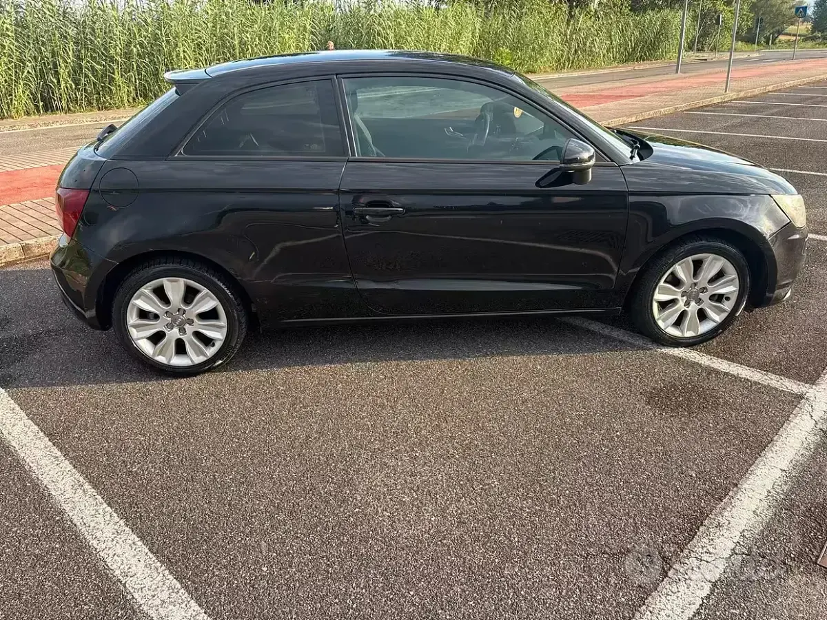 Usata Audi A1 105 CV (77 kW) 2014 Nero Utilitaria