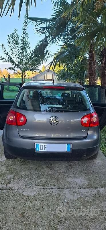 Usata VW Golf V 102 CV (75 kW) 2007 Grigio Berlina