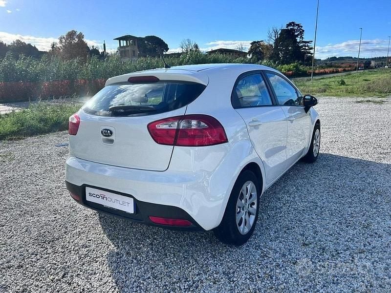 Usata Kia Rio Active 85 CV (62 kW) 2013 Bianco Berlina