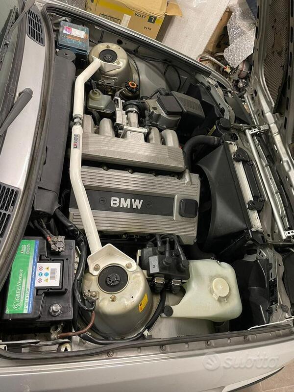 Usato 1990 BMW 318 1.8 Benzin 136 CV (13.750 €)