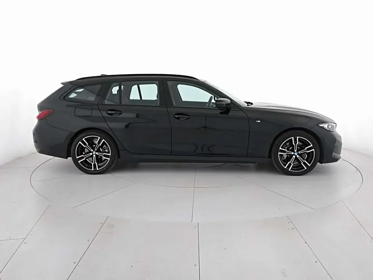 Usata BMW 330 M Sport 245 CV (180 kW) 2025 Black sapphire Station wagon