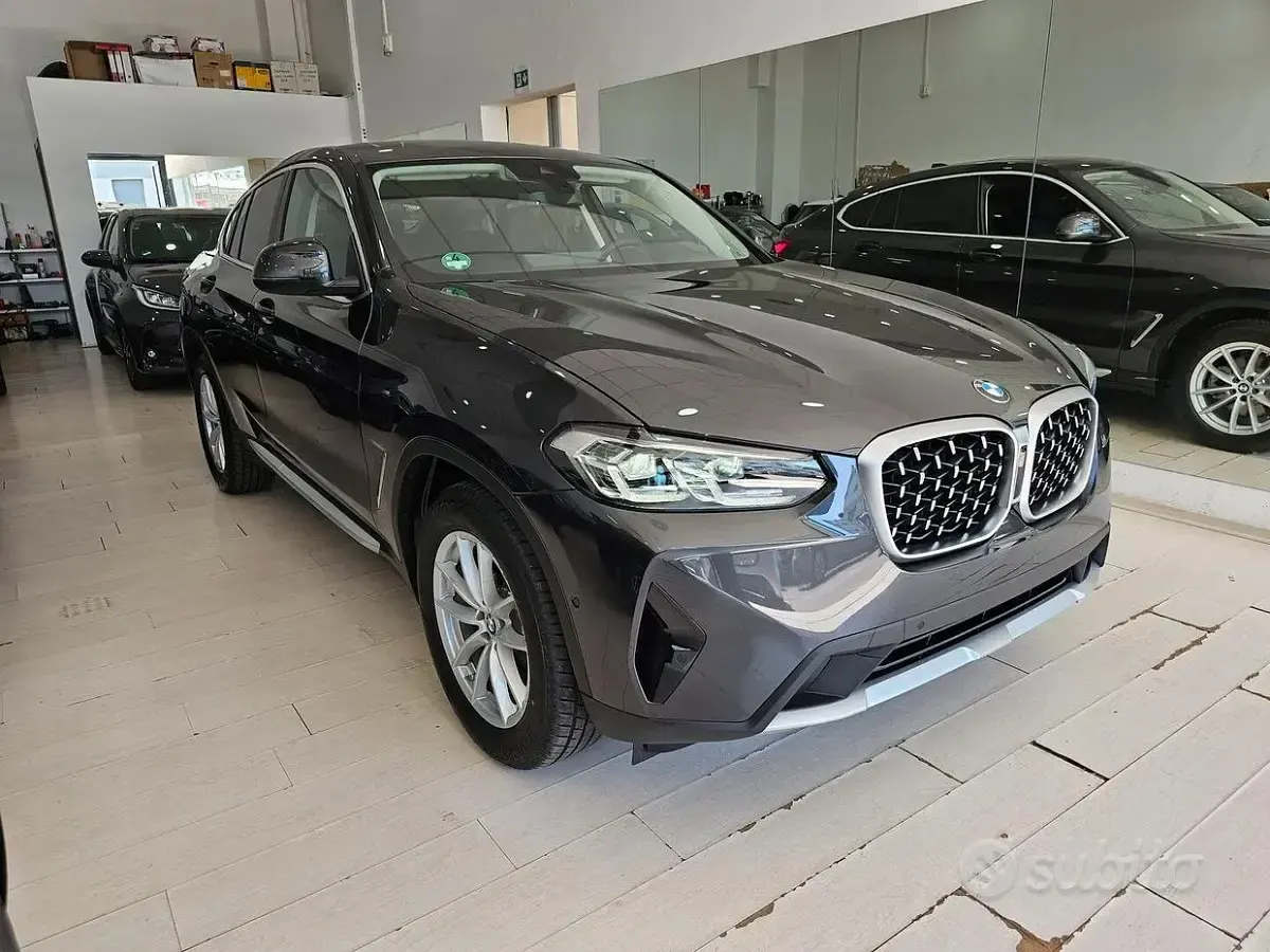 Usata BMW X4 Comfort Edition 190 CV (139 kW) 2023 Grigio SUV