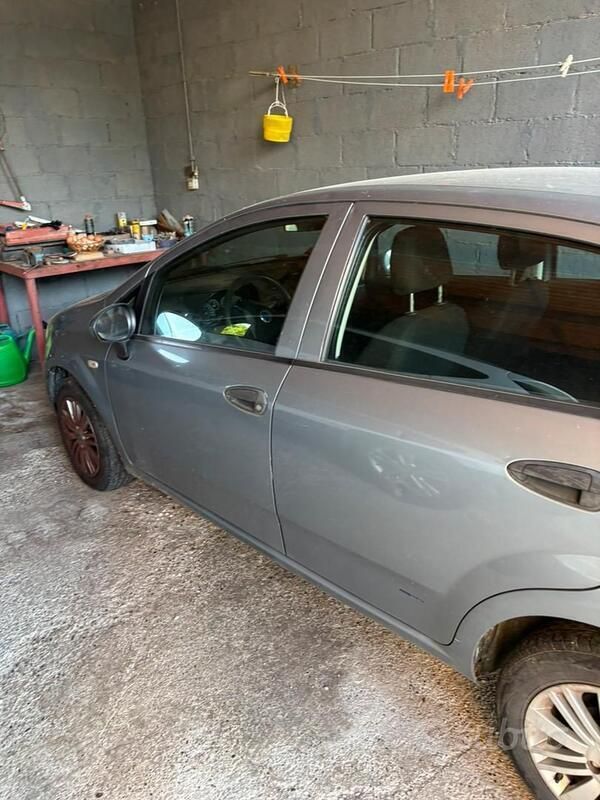 Usata Fiat Grande Punto 65 CV (47 kW) 2015 Grigio Utilitaria