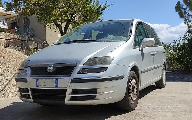 Usata Fiat Ulysse 109 CV (80 kW) 2003 Grigio Monovolume