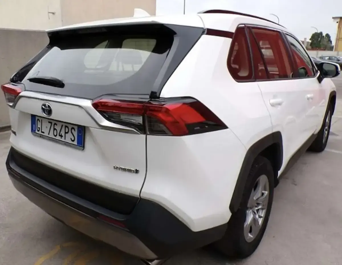 Second-hand Toyota RAV4 Hybrid Business Edition 178 CP (130 kW) 2022 Alb SUV