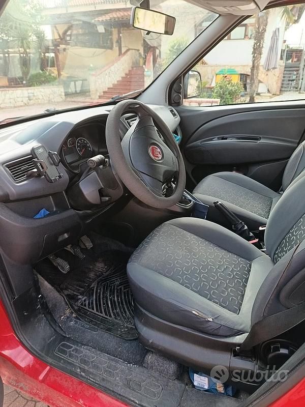 Usata Fiat Doblò 120 CV (88 kW) 2012 Rosso Monovolume