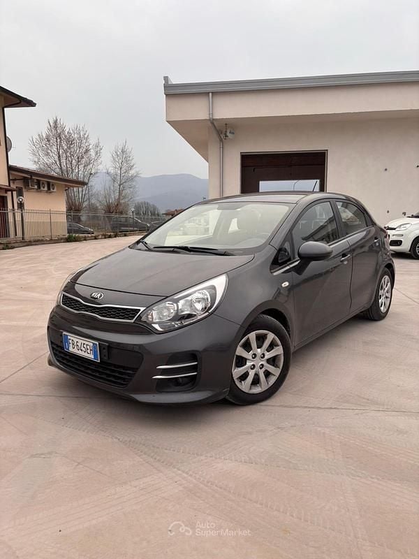 Usata Kia Rio 83 CV (61 kW) 2016 Marrone Utilitaria