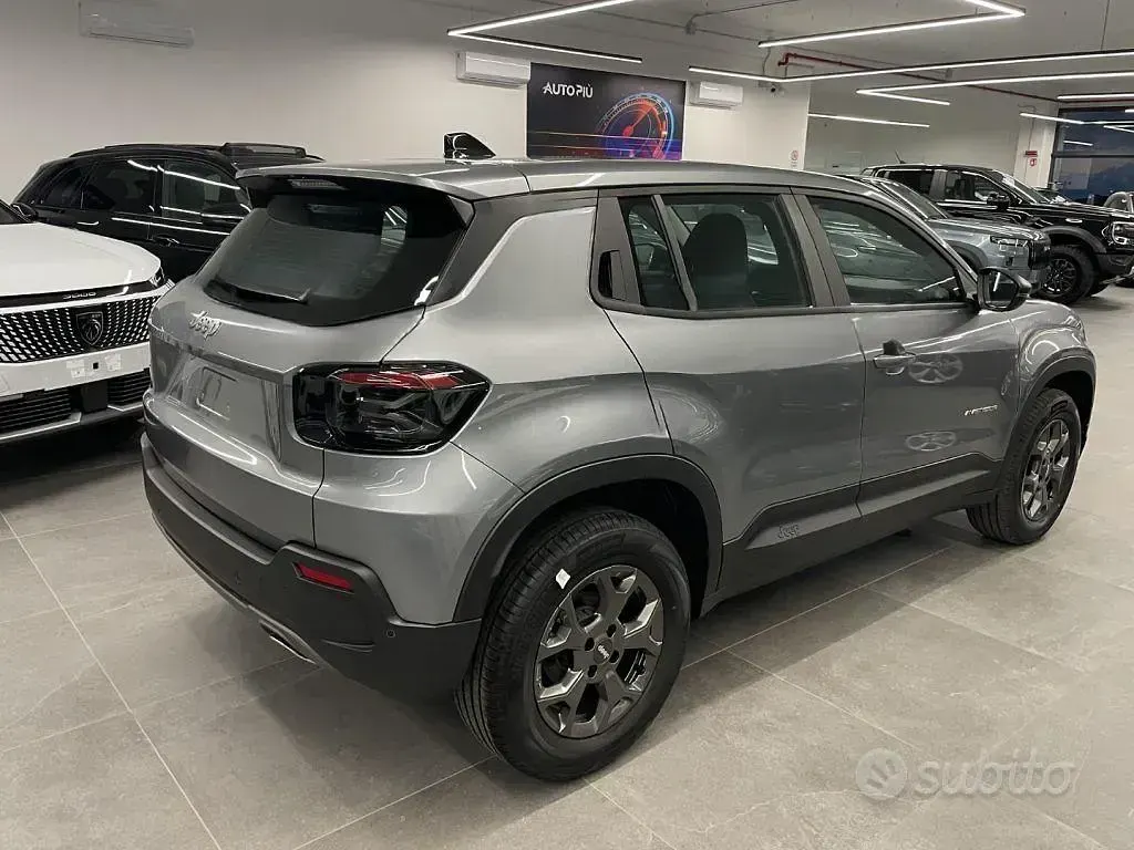 Nuova Jeep Avenger Longitude 101 CV (74 kW) 2026 Grigio SUV